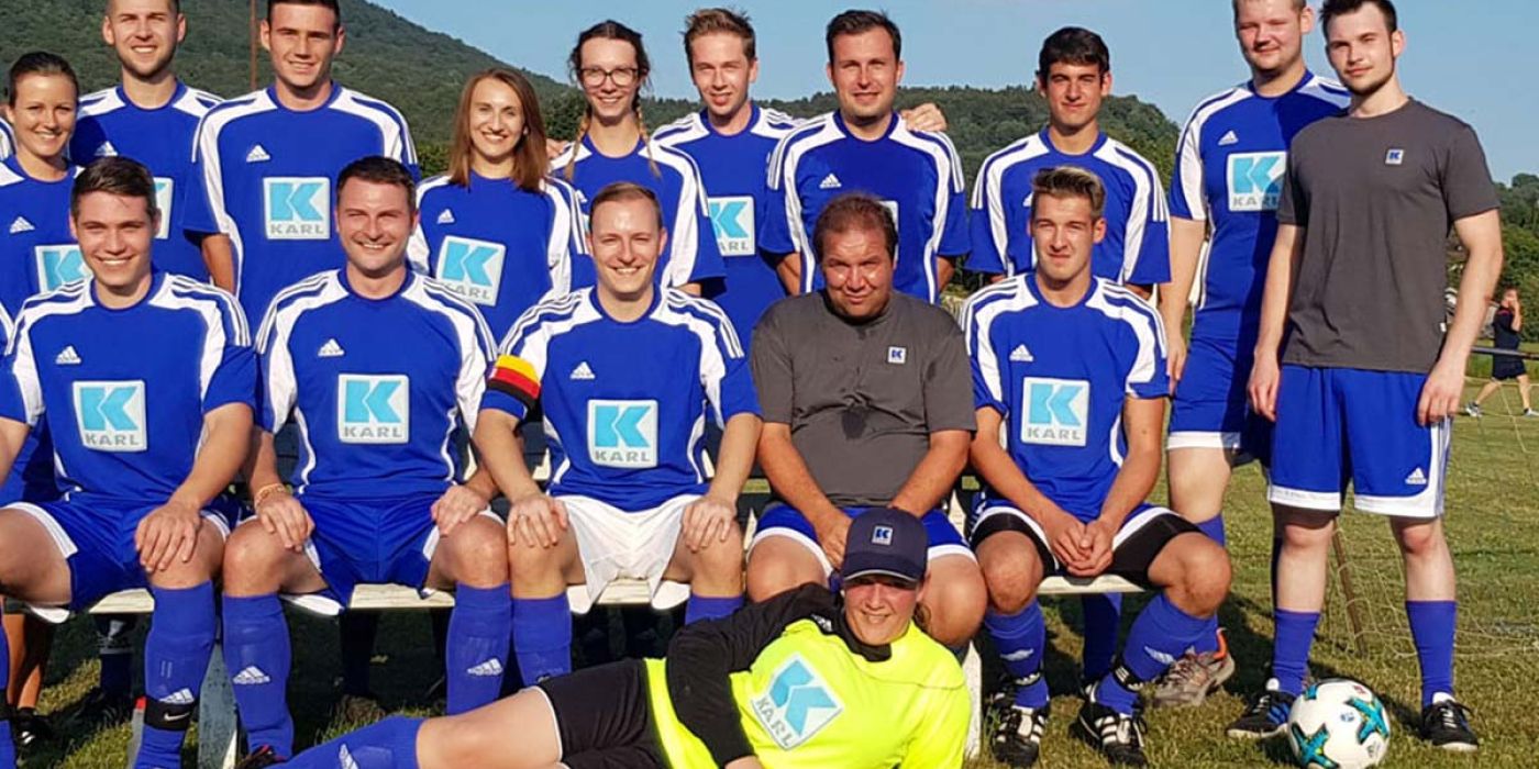 KARL kickt gegen Grattersdorfer Damenmannschaft